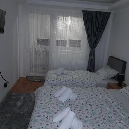 Holiday Apartaments 2 Ni エクステリア 写真